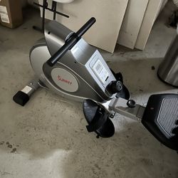 Sunny Health & Fitness Magnetic Rowing Machine in like New Condition 