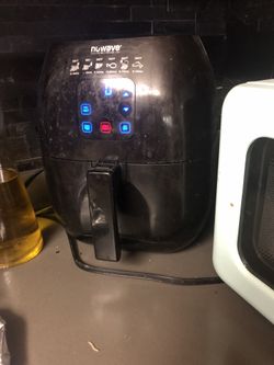 Clean working nuwave airflyer. 1 year old. Barely use air flyer