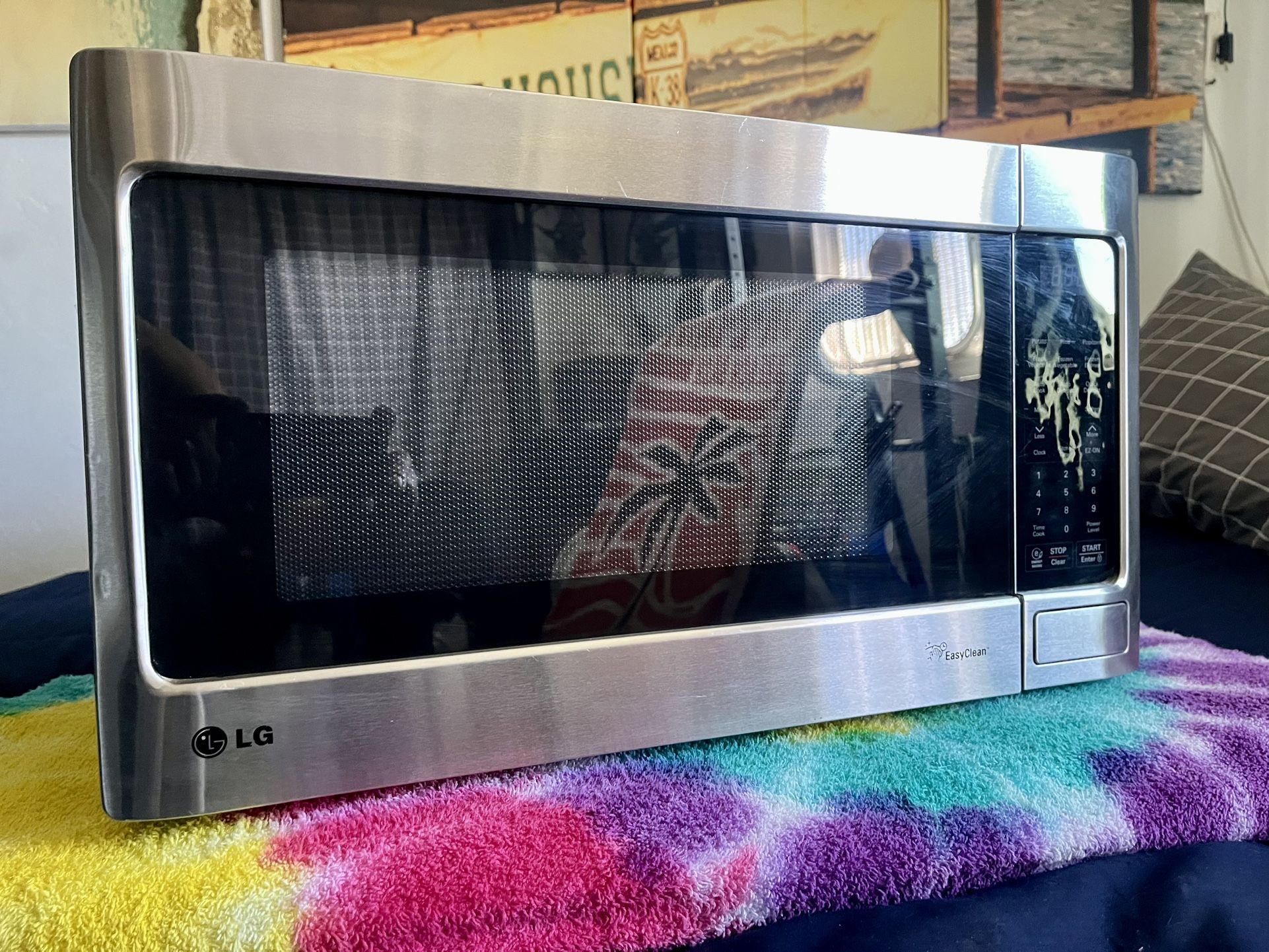 LG Countertop Microwave Easy Clean