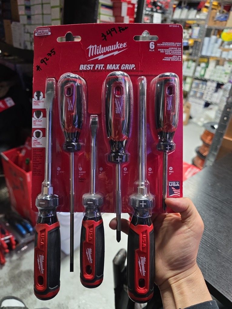 Milwaukee
Multi-Bit Screwdriver Set with Cushion Grip (6 Piece)