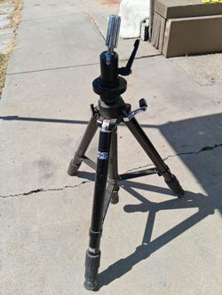 Tripod for Hairstyling mannequins