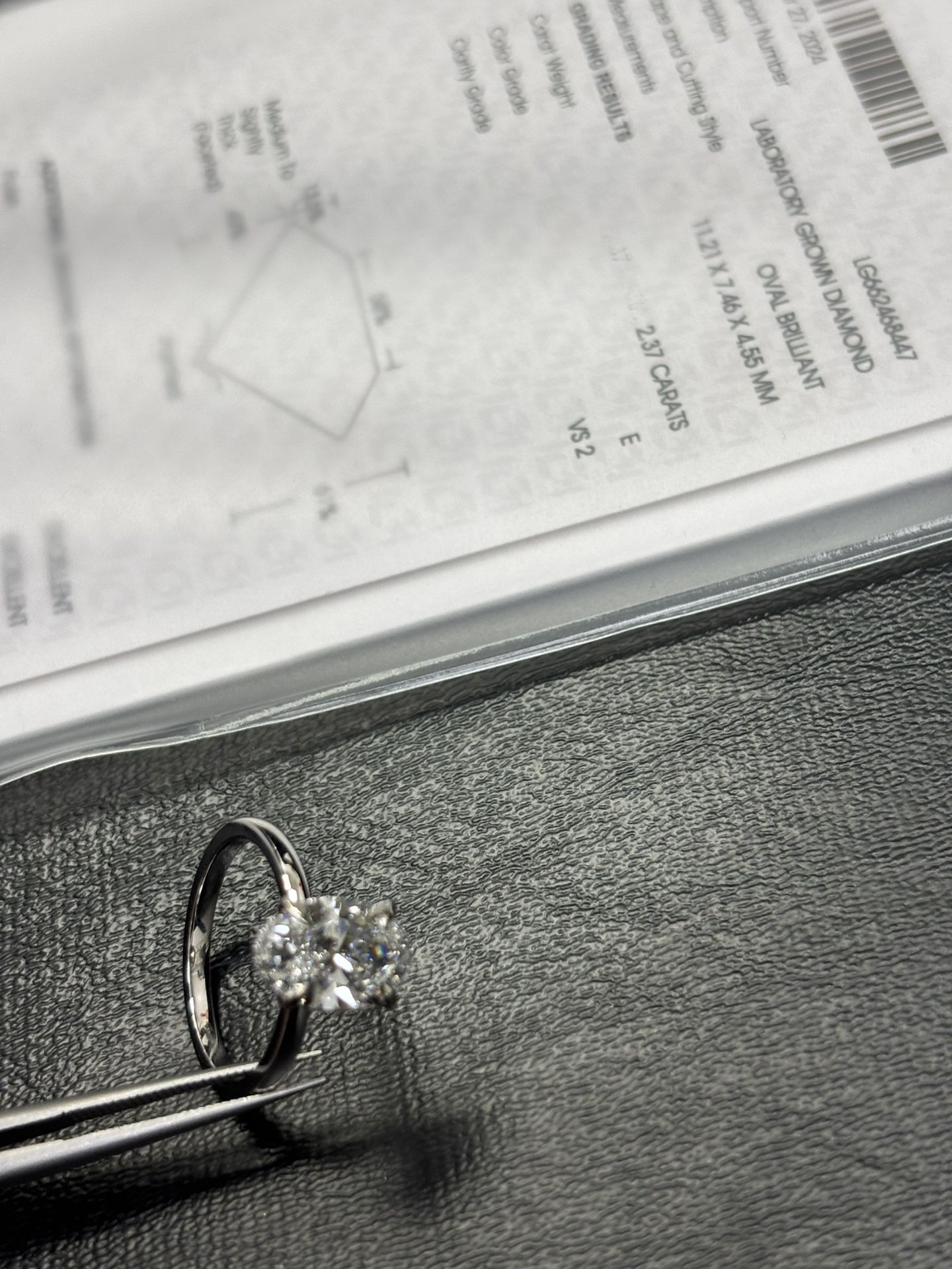 A Oval Rings With 14k White Gold
