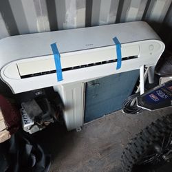 Daikin Mini Split  2 Ton