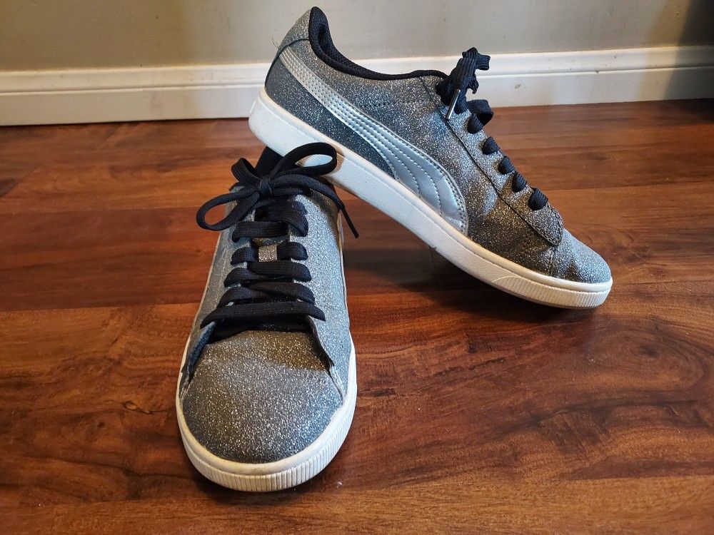 Puma Vikky V2 Glitz sneakers.