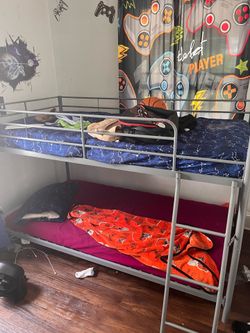Metal bunk bed