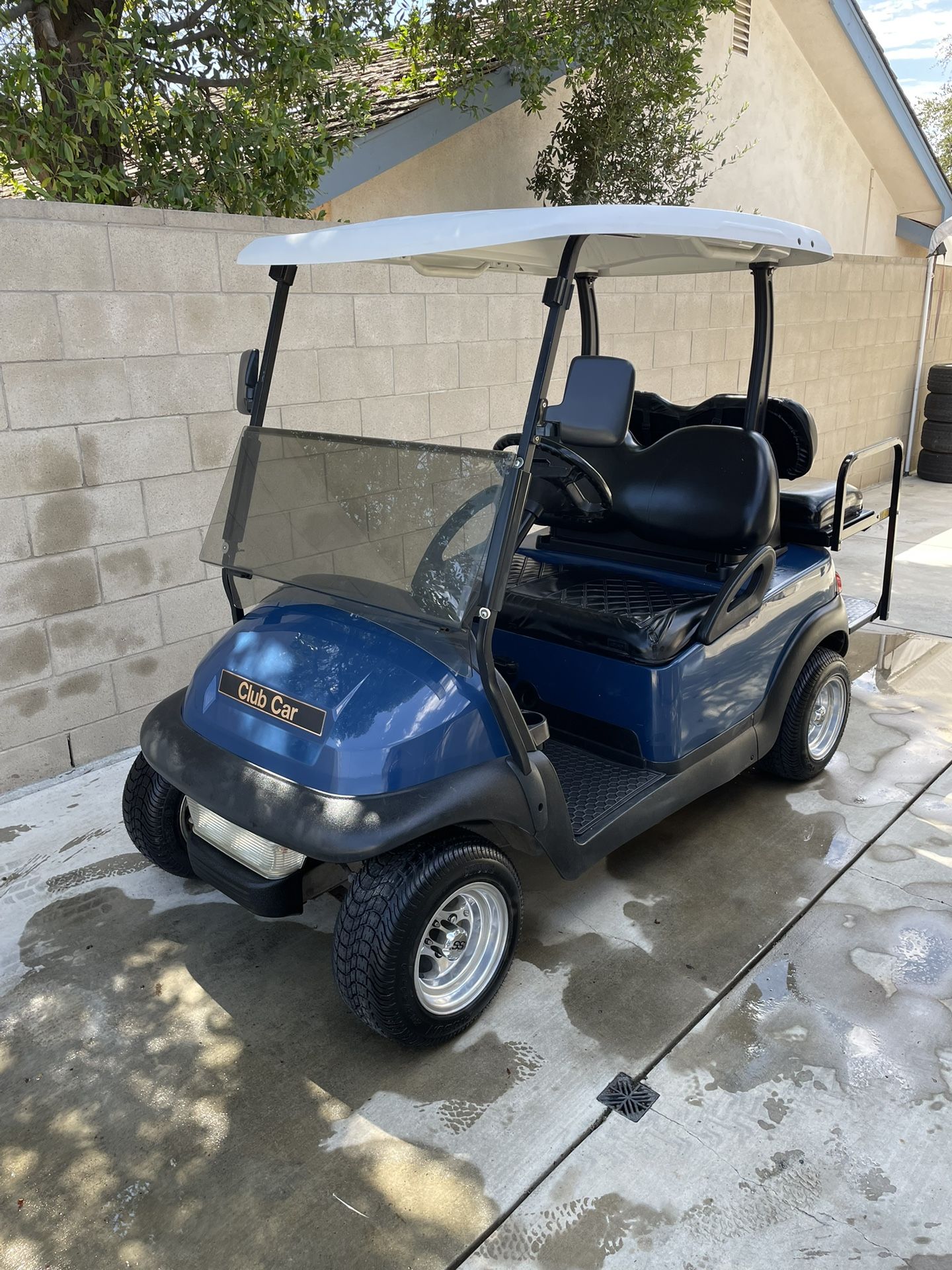 Golf Cart. Club Cart