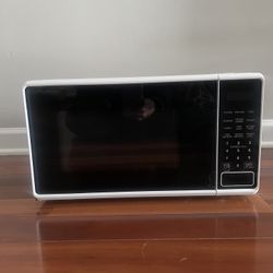 Compact Countertop Microwave