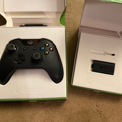 Xbox one Wireless Controller And Recharging Battery