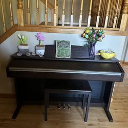 Very Nice Lightly Used Condition Electric  Piano $400