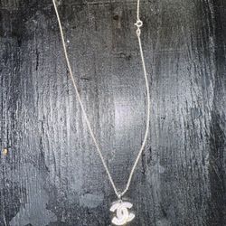 Channel Necklace 