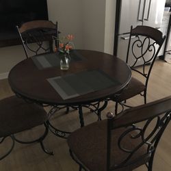Round Dining Set (4 Chairs & Table)