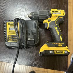 DEWALT ATOMIC 20V MAX Cordless Brushless Compact 1/2 in. Hammer Drill, (1) 20V 1.3Ah Batteries