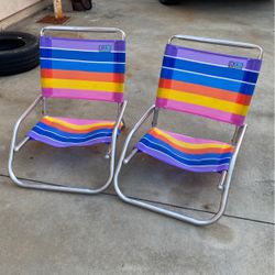 2 Folding Beach Chairs