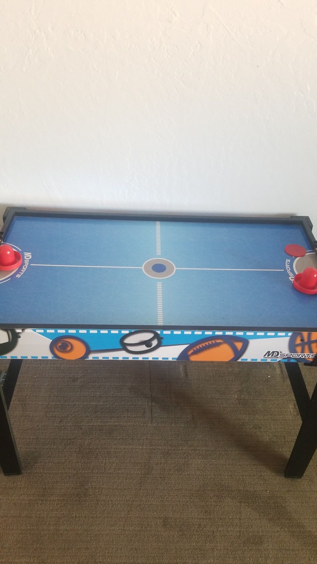 Miniature air hockey table