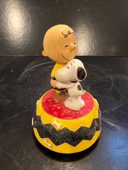 Peanuts Charlie Brown and Snoopy Friends Forever Statue Music Box