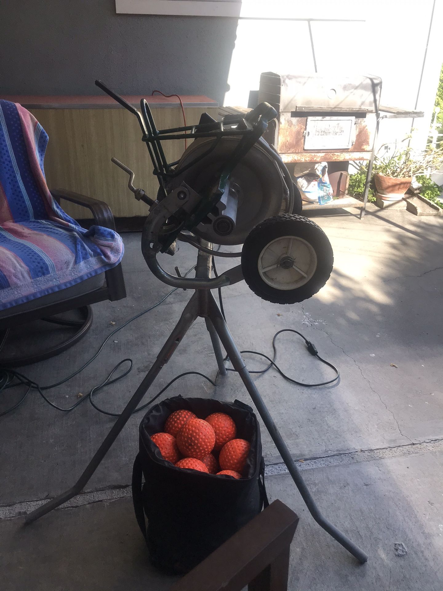 Softball Pitching Machine