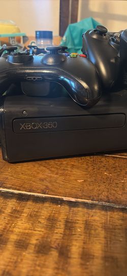 Xbox 360 Console with 4 wireless controllers