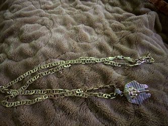 Chain and piece
