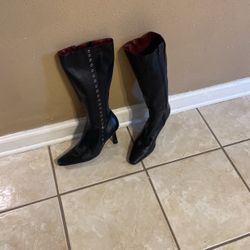 Woman’s Black Leather Boots 