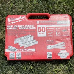 Milwaukee 1/4 in. Drive SAE/Metric Ratchet and Socket Mechanics Tool Set (50-Piece)