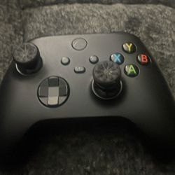 xbox controller and battery pack