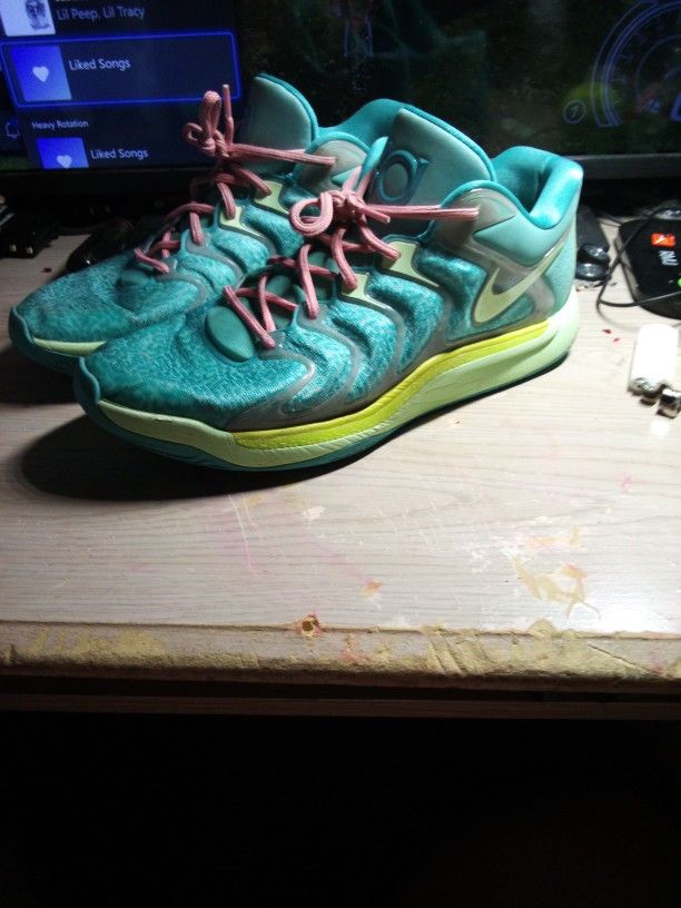 There Nike Size 14.5 