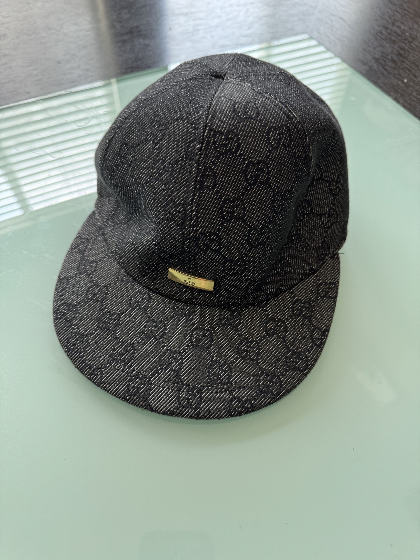 Gucci hat Size S