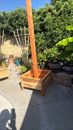 Cedar wood planter with 8’post
