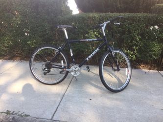 Trek 800 Hybrid 19.5