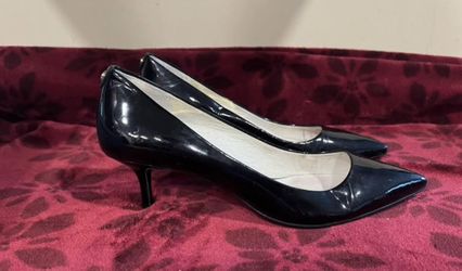 Michael Kors kitten-heel pump black. 