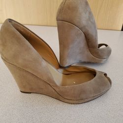 $25.! MICHAEL KORS SUEDE WEDGES   (size 7.5).