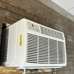 Window AC unit 25,000 BTU