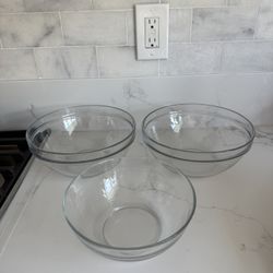 3  Glass Mixing Bowls