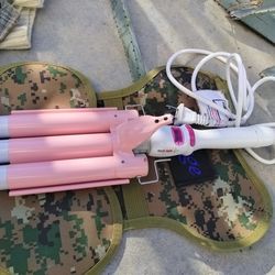 Insert Waves Here Hair Waver - 25mm.

Temperature up to 450 degrees. Minimize heat Falange with hot plates coated in a tourmaline ceramic glaze.

Easi