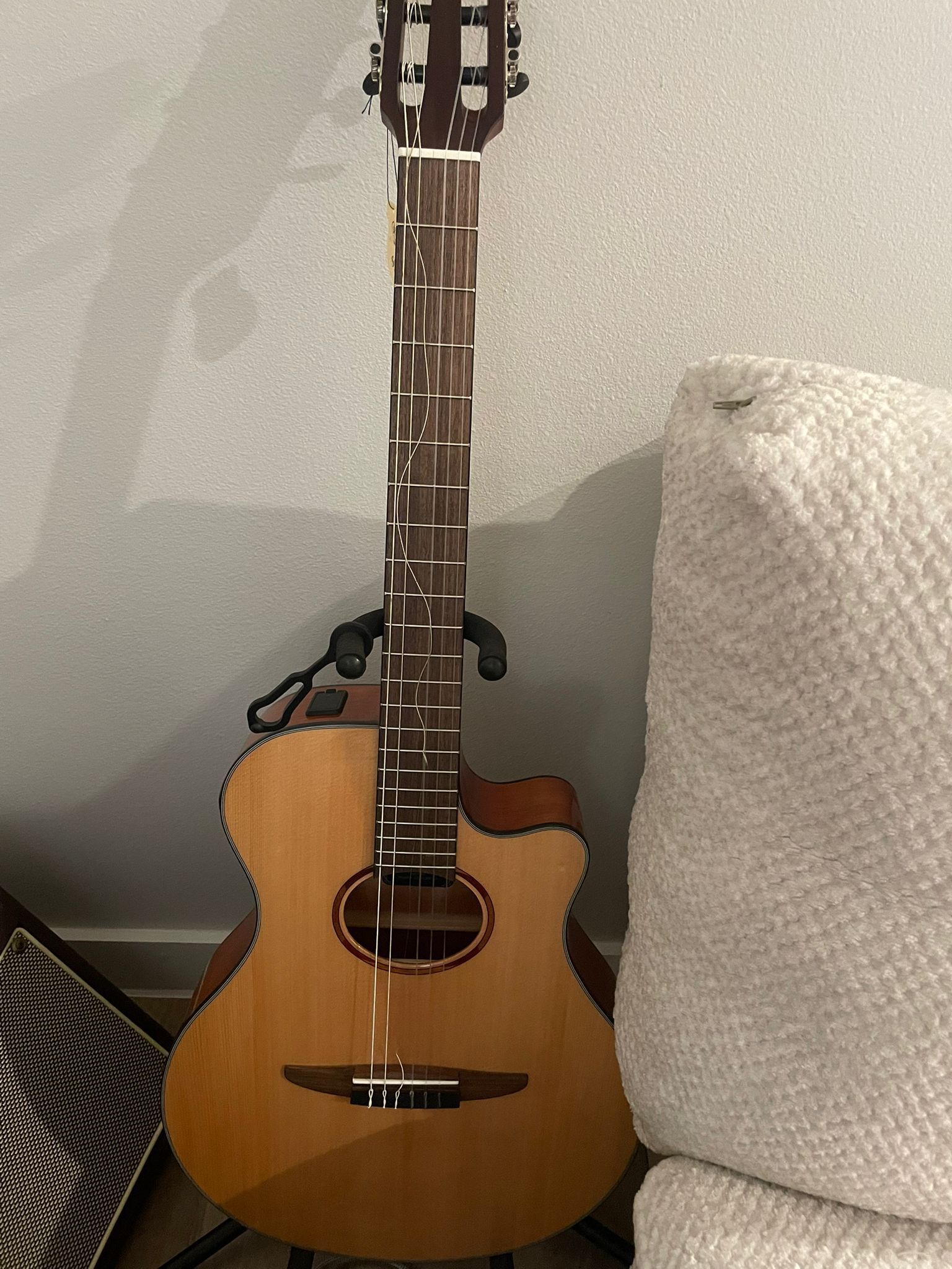 Yamaha NTX1 NT Cutaway Acoustic-Electric Nylon-String Classical Guitar, Natural