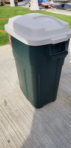 Roughneck 30-Gallon Evergreen Plastic Trash Can