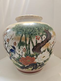 Vintage Japanese Satsuma Style Ceramic Vase