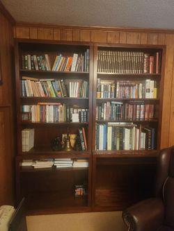 2 bookcases, wood