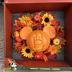 New Disney Halloween Light Up Door Wreath