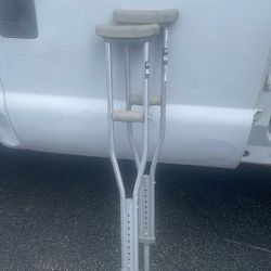 Youth crutches 