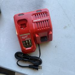 Milwaukee Rapid Charger 