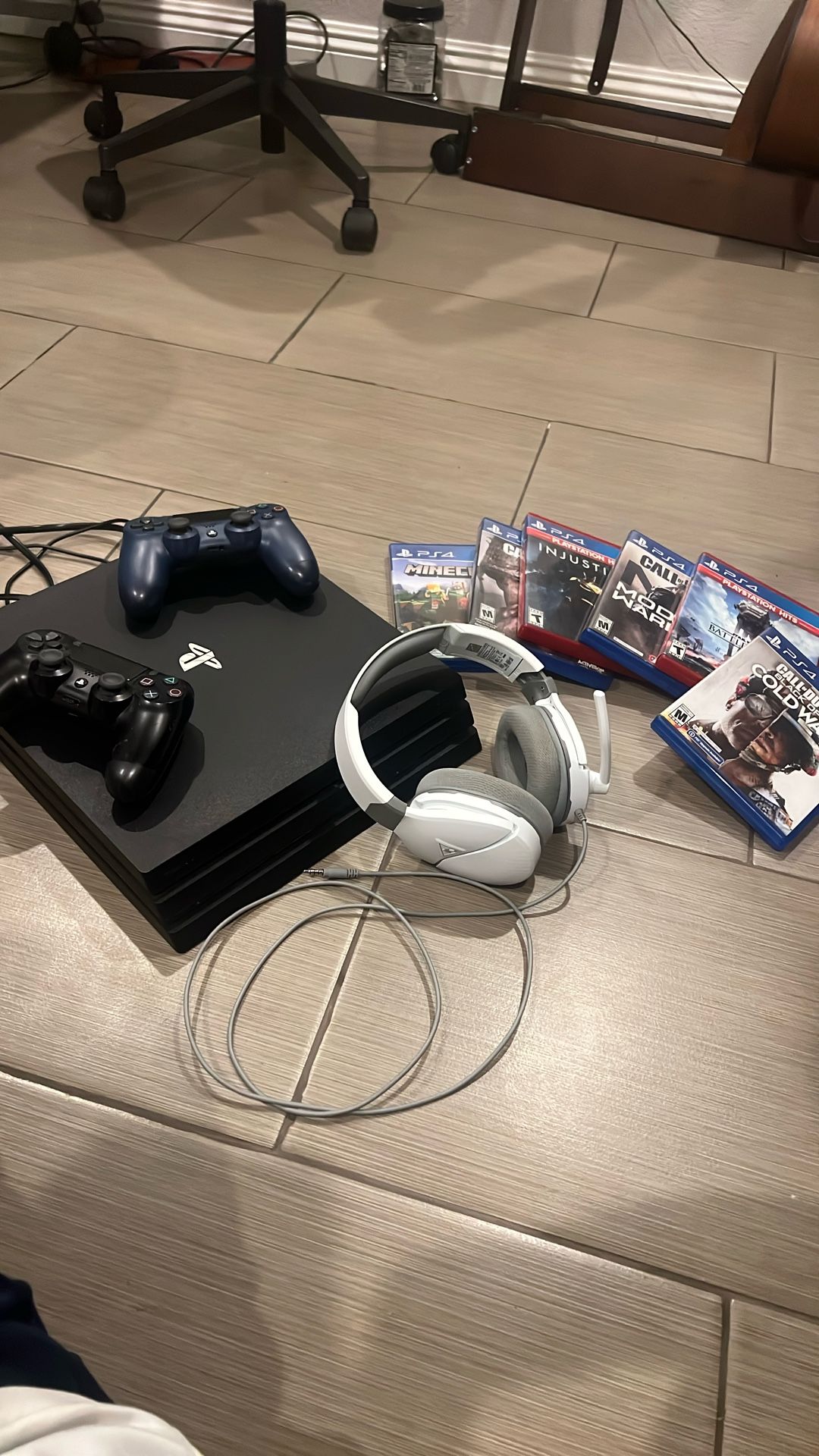 Ps4 With 6 Games/turtle Beach Headset