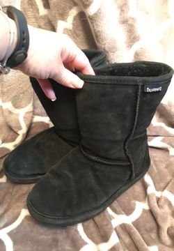 Black suede Bearpaw boots size 6