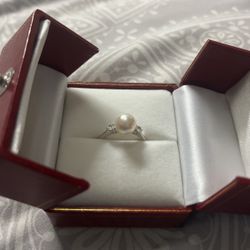 Pearl ring with diamonds