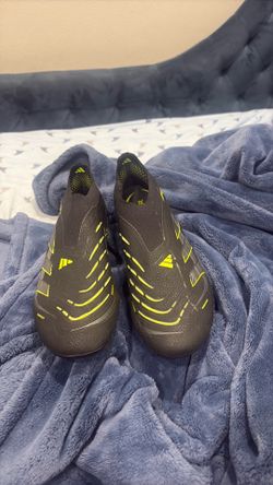Adidas predators electric stealth