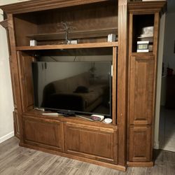 Vintage Entertainment Center Free