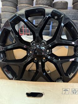 22 Inch Gloss Black Snowflakes 