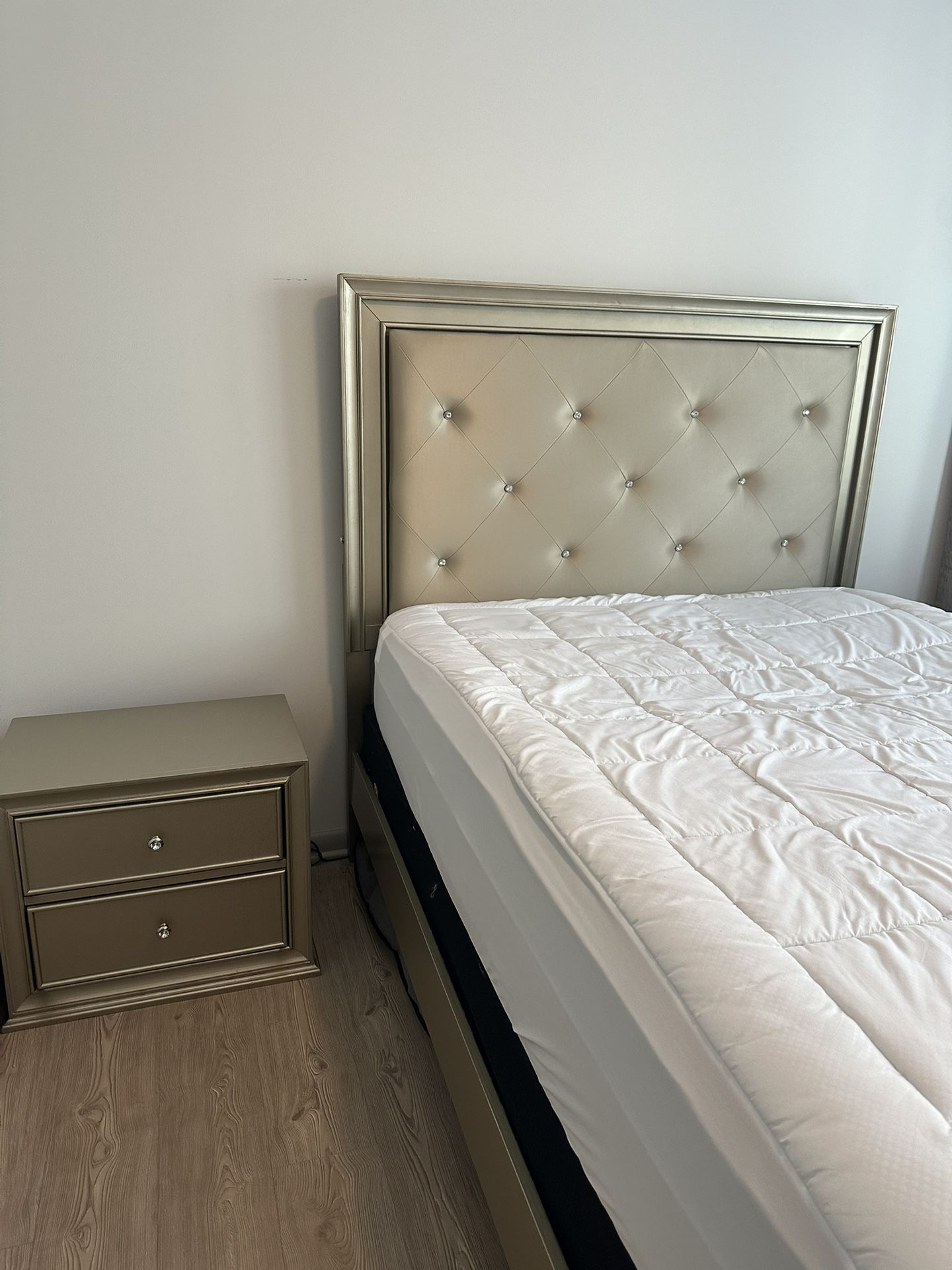 Queen Bedroom Set