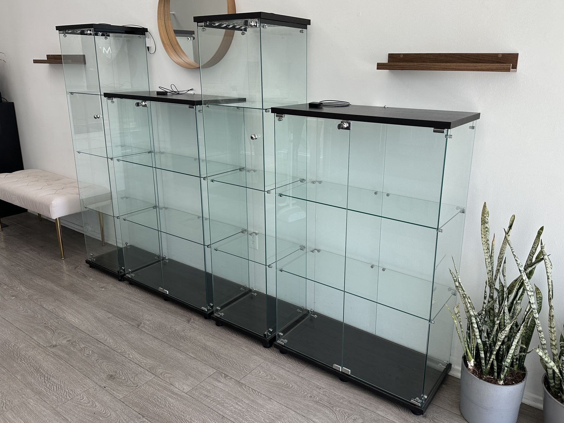 Glass Displays With LED Lights And Lockable Doors