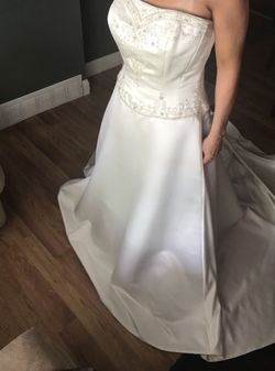 New beautiful wedding dress